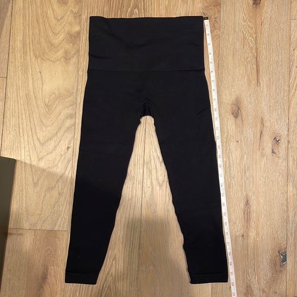 Spanx black, cropped leggings size medium - Picture 2 of 6